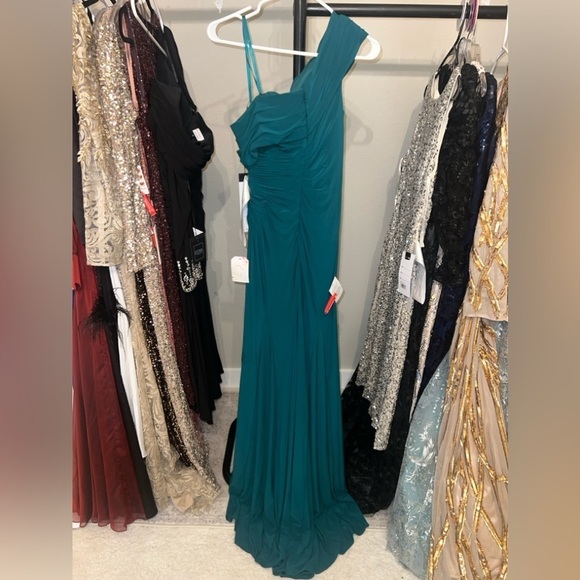 Mac Duggal 26517 NWT FOLDOVER OFF-THE-SHOULDER SLIT GOWN - Picture 4 of 11